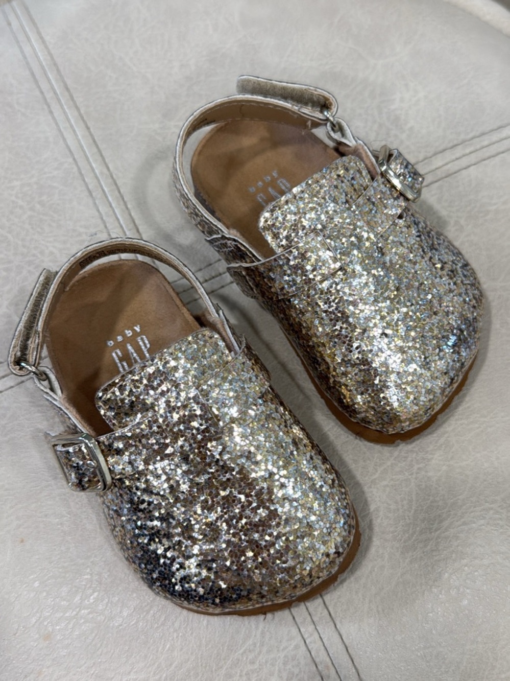 GAP Kids Glitter Buckle Moccasins size 3-4 - Silver and gold